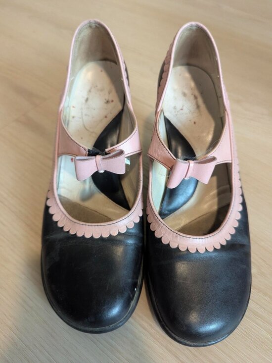 John Fluevog Shoes - John Fluevog Black Pink Leather Pumps with Bow and Scalloped Trim